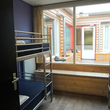 3be Backpackers Хостел *